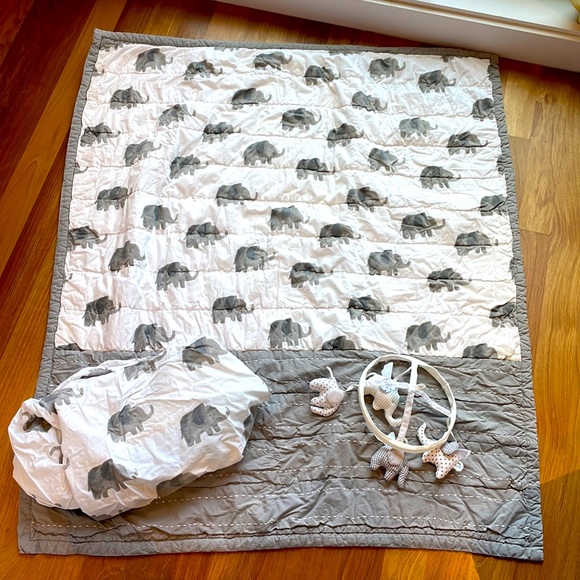 Land of nod / Crate and Barrel & Pottery Barn elephant crib quilt sheets mobile - Picture 2 of 12